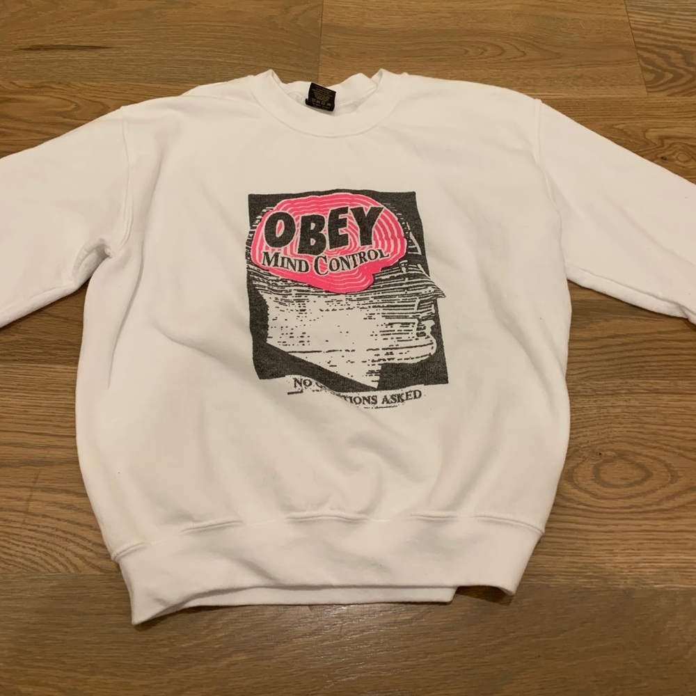 obey crewneck